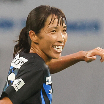 10 MF 中島依美選手
