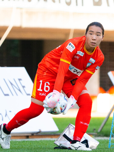 16 GK 松本真未子選手プレー写真