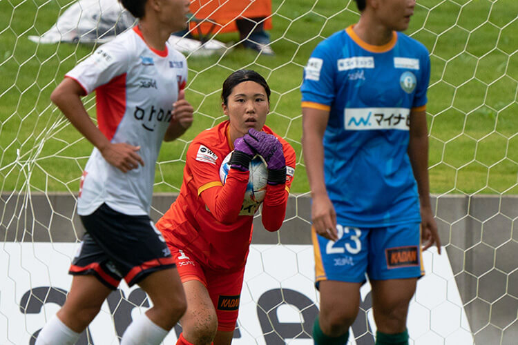 GK 1 齊藤彩佳選手プレー写真