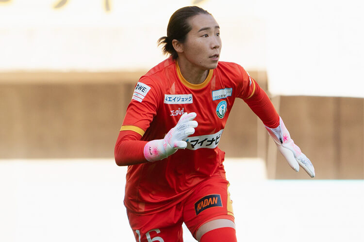 GK 16 松本 真未子選手プレー写真