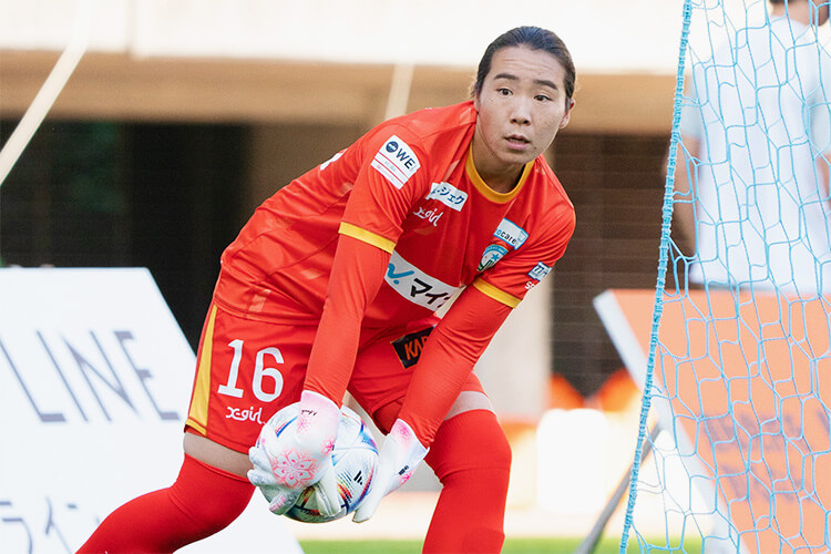 GK 16 松本 真未子選手プレー写真